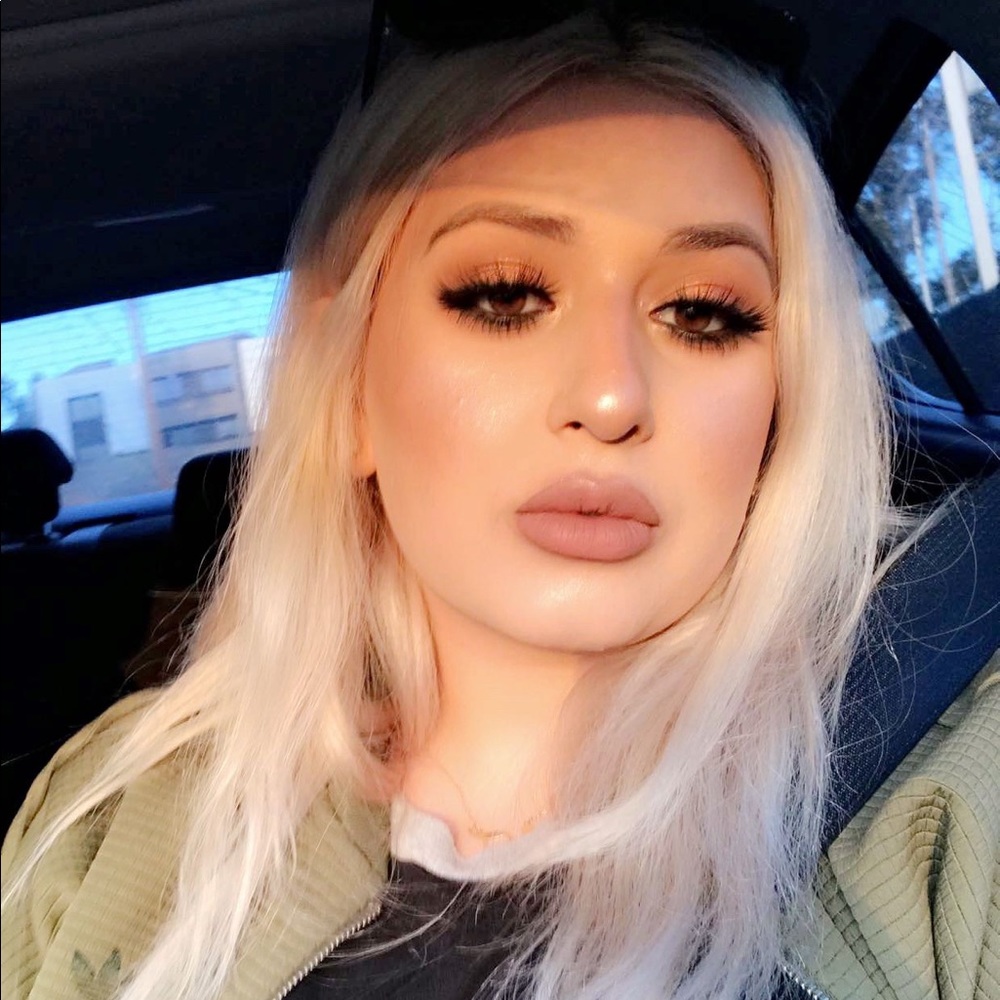 Meet your Posher, Ari